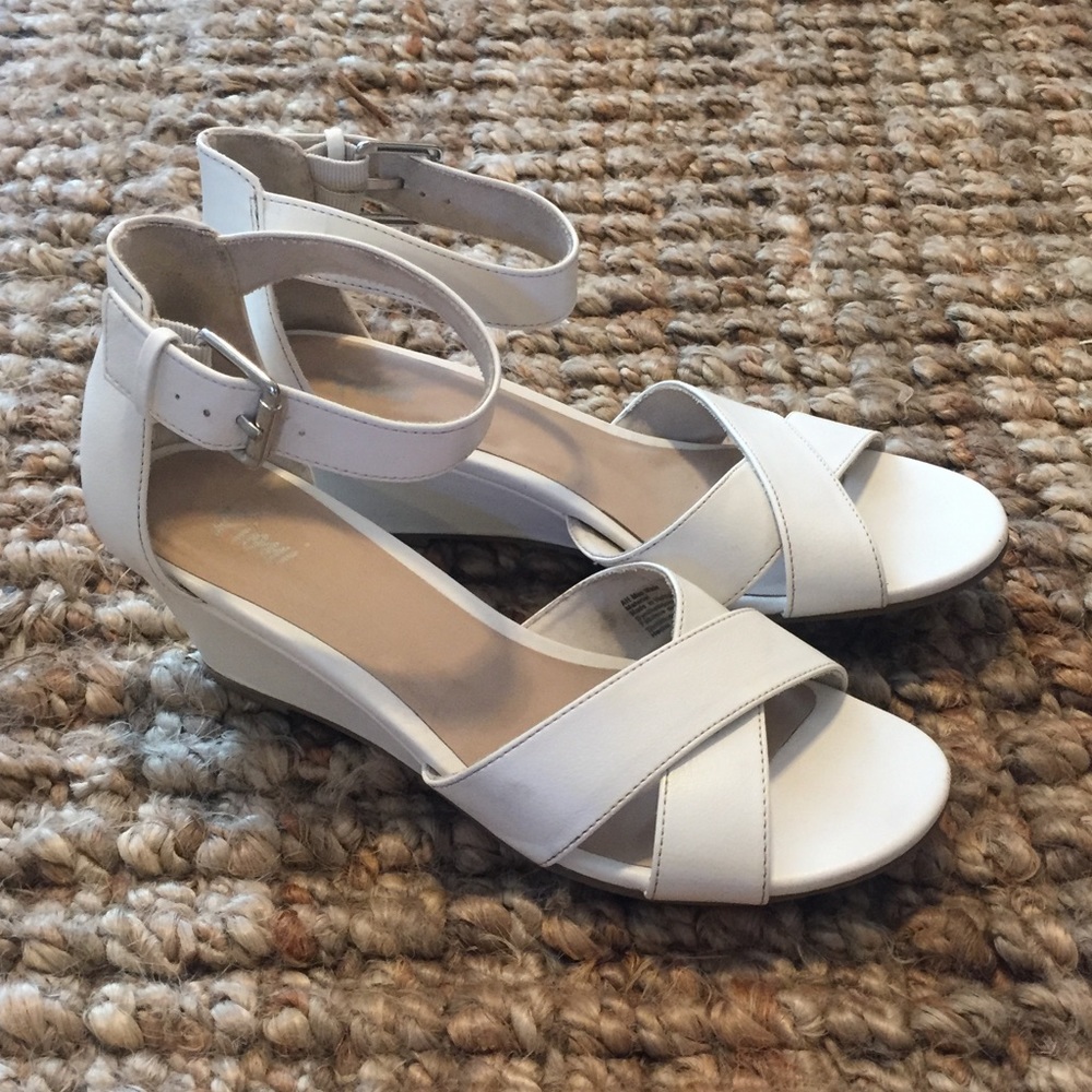 White wedges